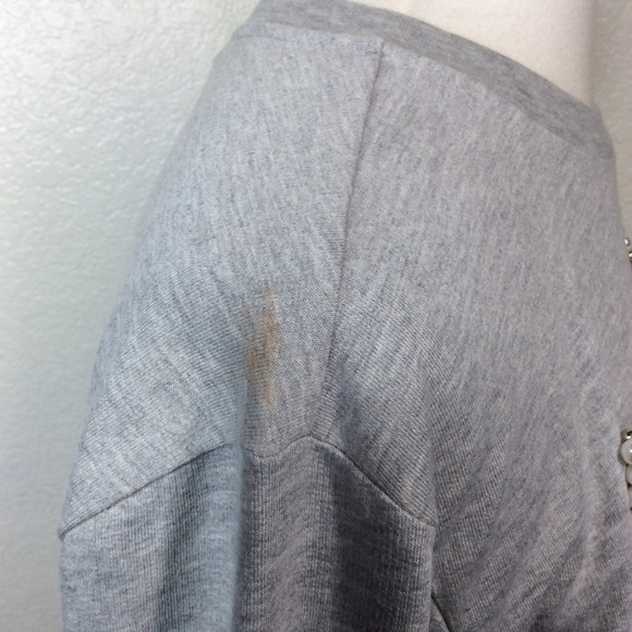 Free Generation Gray sweatshirt with white pearls spelling out the word "LOVE" - Picture 4 of 8